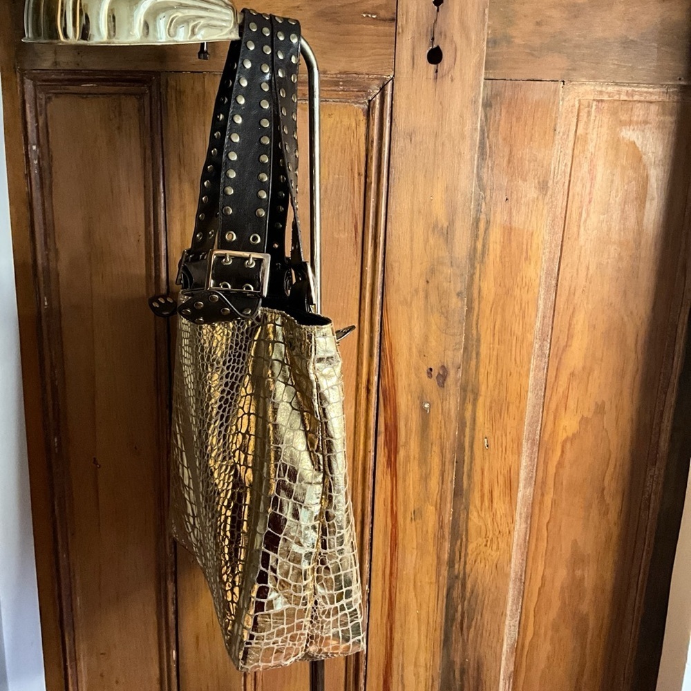 Gold faux snake skin studded bucket strap - Picture 4 of 5